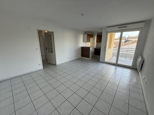VILLENEUVE SUR LOT  appartement T3 avec balcon dans une rési