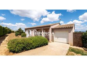 Pavillon de plain pied de type 5 quatre chambres grd séjour salle de bains salle d'eau gar