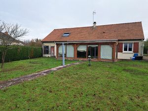 MAISON DE PLAIN-PIED AVEC JARDIN AGREABLE