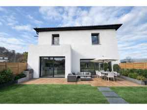 MAISON INDIVIDUELLE AU CALME AVEC PISCINE
