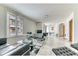 Jean Macé – T4 lumineux 89 m² avec balcon (2010)