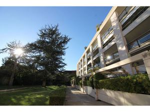 EXCLUSIVITE NIMES LES VILLEGIALES Centre ville splendide appartement P3 avec terrasse  cel