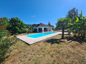 Maison de 161 m² sur terrain de 2 112 m² avec piscine – Sain