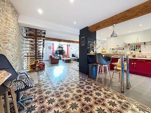 MAISON RENOVÉE ET HANGAR