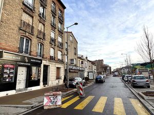 ** BEL APPARTEMENT DE 2 PIECES DE 42m2 METRO S.GAISBOURG LIG