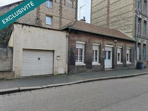 Situé à Elbeuf  à de pas du champ de foire et proche des transports.