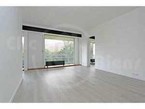 VERSAILLES - Magnifique 2 pièces avec balcon  cave et parking