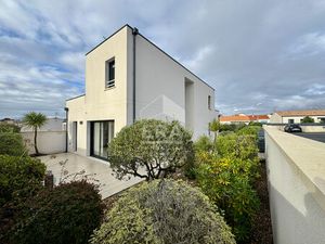 Maison 4 pièces 110 m² à louer vaux-sur-mer 17640 ? | ERA Immobilier