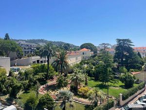 Beau 2 pièces de 52 m² avec vaste terrasse et vue dégagée sur la verdure