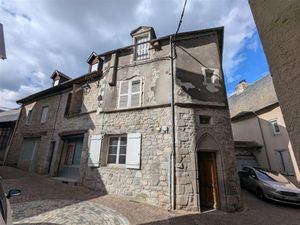 Immeuble en Pierre en Centre-Ville Historique d'Ussel