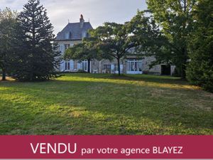 MAISON DE MAITRE AVEC DEPENDANCES ET TERRAIN