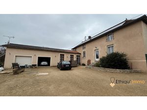 Ancienne ferme au bord de la Voire