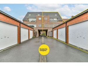 Opbrengsteigendom met 3 appartementen en 3 garages