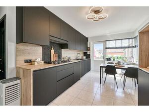 Instapklare luxewoning met 4 slkms en tuin.