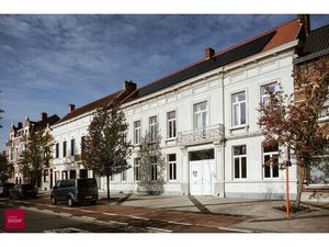 Ruime gerenoveerde stadswoning met karakter