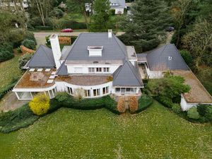 Te renoveren villa op toplocatie  voorkant Schilde