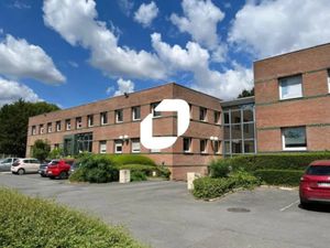 A LOUER  LOCAUX TRAVERSANTS - LUMINEUX - RENOVES