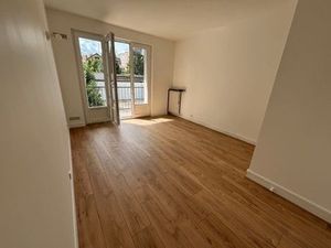 Grand studio 32m2 balcon box proche métro Villejuif Léo Lagran