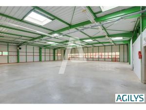 A LOUER - Au sein du parc de l'Esplanade  1065m² d'entrepôt divisible à partir de 509m². A