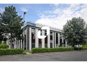 Surfaces de bureaux dans un parc sécurisé