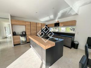 Magnifique récente villa contemporaine de plain-pied