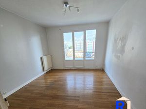 Appartement 3 pièces de 70 m² à SAINT-EGREVE