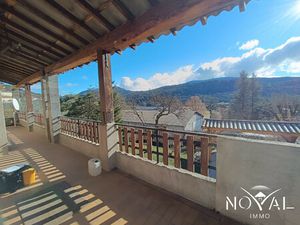 À vendre – Appartement dans maison avec terrasse  jardin et f