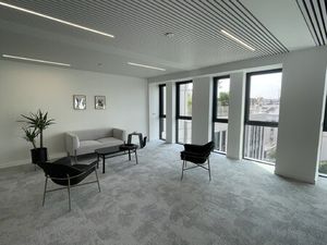 Location Local Professionnel 5 324m² PARIS 17ème