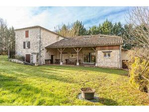 Proche Monflanquin  propriété en pierre avec gîte et piscine