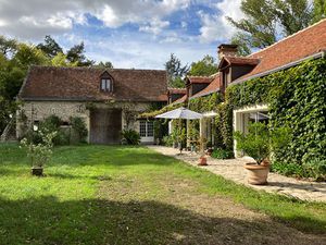 Propriété de charme avec Longère   dépendance   pressoir et piscine