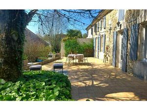 Maison Saint-Hilaire-de-Villefranche 166 m² T-4 à vendre  299 000 €