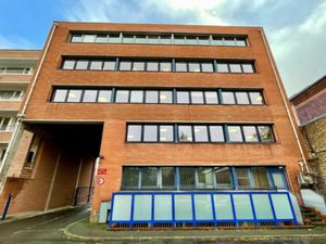 Bureaux à Louer Marcq-en-Baroeul - 250 m² Clés en Main au Croisé Laroche avec Parkings