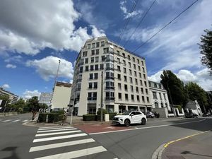 Bureaux lumineux à louer - La Madeleine  aux portes de Lille  avec parking et transports e