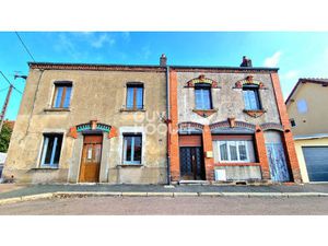 Maison historique avec appartement indépendant à Montchanin