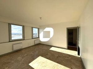 A LOUER  Bureaux rénovés à proximités des axes autoroutiers