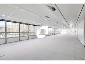 A LOUER  BUREAUX ENTIEREMENT RENOVES