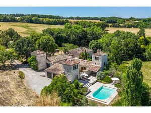 Country house with annexes  pool and land