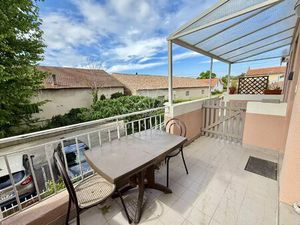 L'Isle sur la Sorgue  EXCLUSIF  appartement T2 avec terrasse et parking
