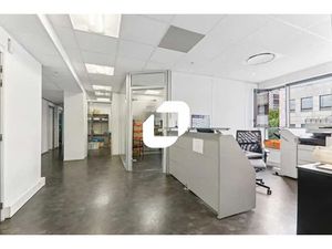 A VENDRE  A 2 MINUTES DU METRO