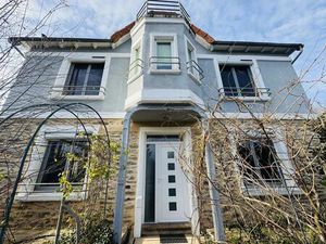 Deux maisons à La Salvetat-Peyralès avec jardin et piscine