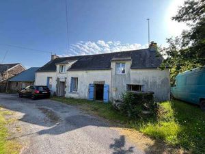 Vente Longère et corps de ferme à Lanvénégen (56320) : à vendre / 82m² Lanvénégen