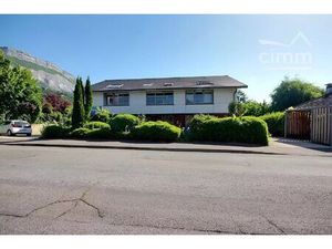 Location commerce 95 m² à Meylan (38240)