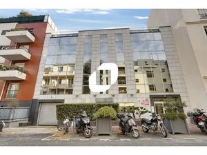 A LOUER  SURFACES DE BUREAUX RENOVES AVEC JARDIN PRIVATIF