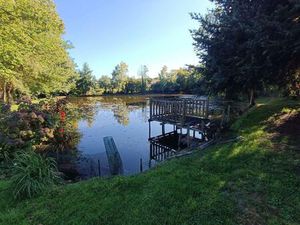 Propriété de charme à Troche : maison familiale  dépendance  verger et étang dans un écrin