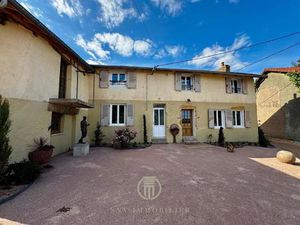 Maison d'exception entièrement rénovée avec jardin  garage  dépendances