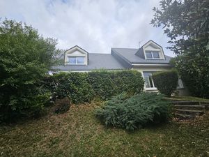 Maison de ville d'environ 250 m2 sur 683 m2 de terrain clos à La Souterraine 23300