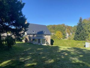 Maison de campagne en pierre entourée d'un terrain de 4 000 m²