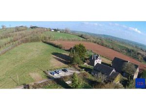 A Vendre Propriete avec trois maisons et dépendances sur 3.2 hectares