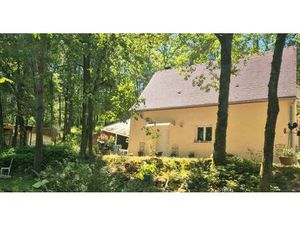 CHARMANTE MAISON PÉRIGOURDINE AVEC VUE ET BOIS ET DÉPENDANCES