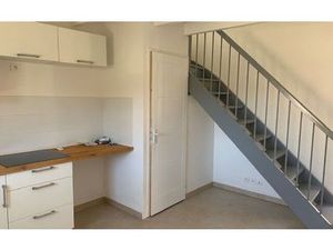 Location appartement  m² T-1 à Nîmes  552 €